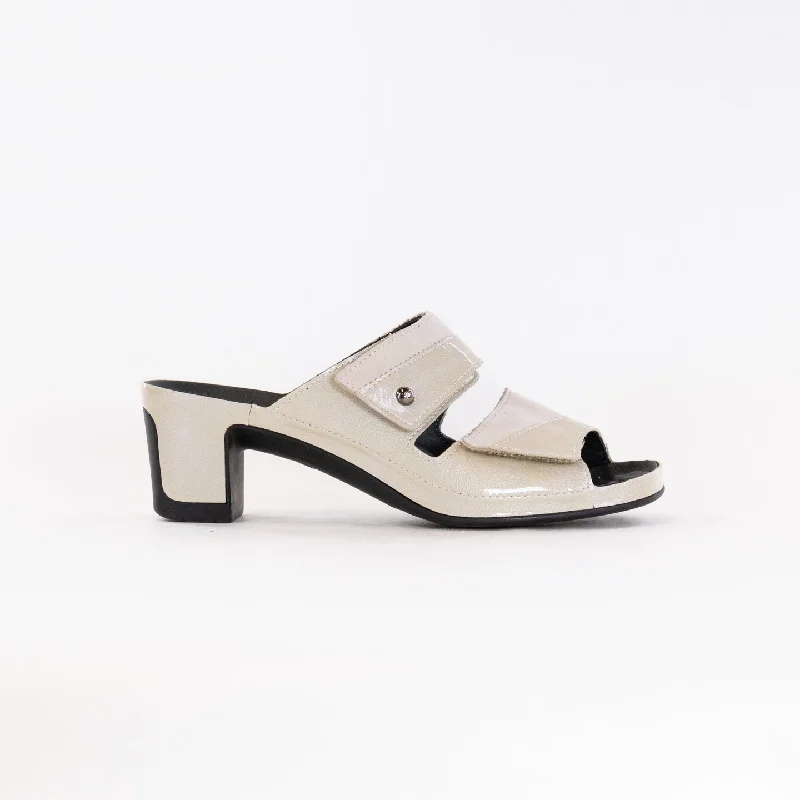 Vital Joy Mule Sandal (Women's) - Apache Creme Nubuck/Patent Leather